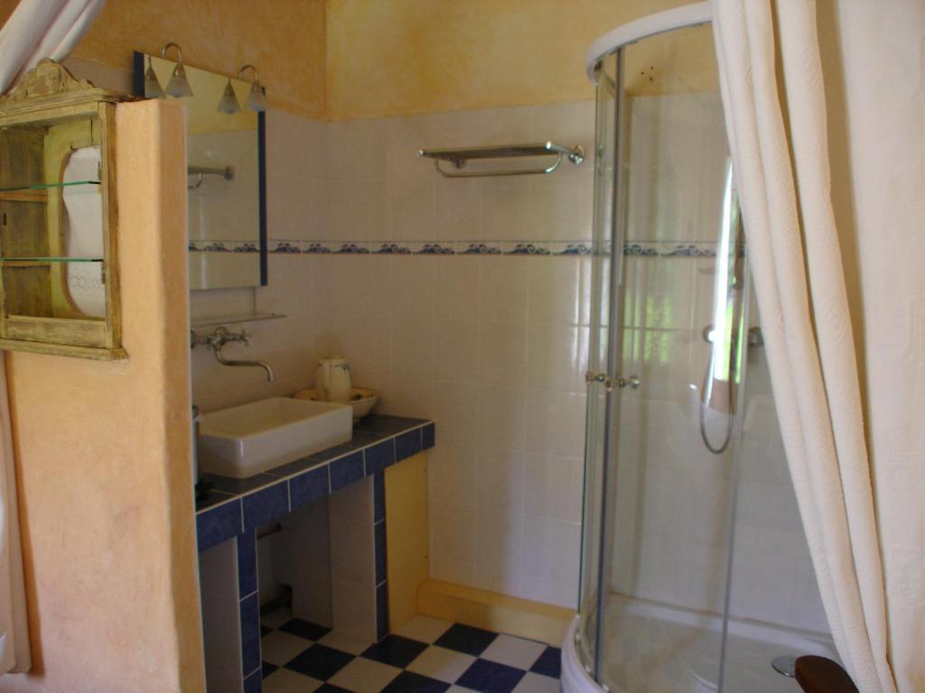 Hotel Domaine De La Grange Neuve La Roque-sur-Pernes Pokoj fotografie