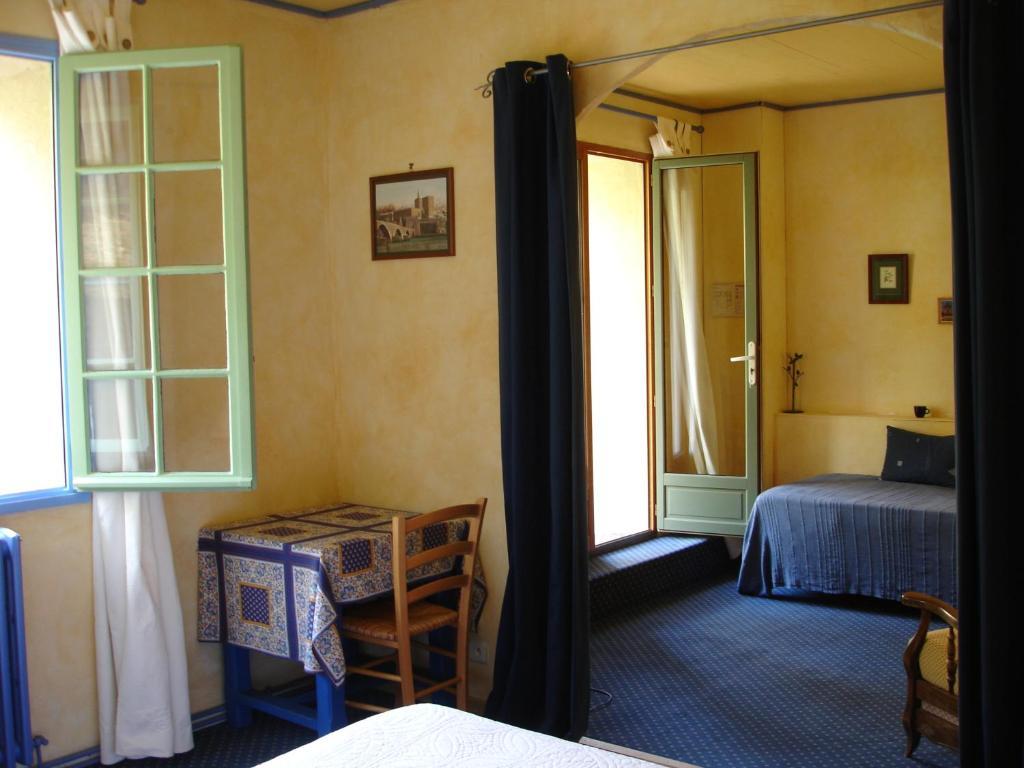Hotel Domaine De La Grange Neuve La Roque-sur-Pernes Pokoj fotografie